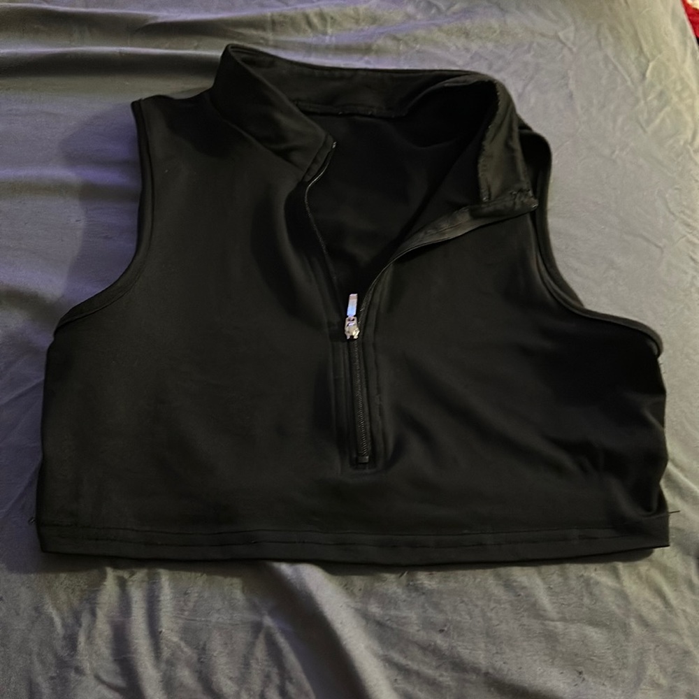 Black zipper crop top